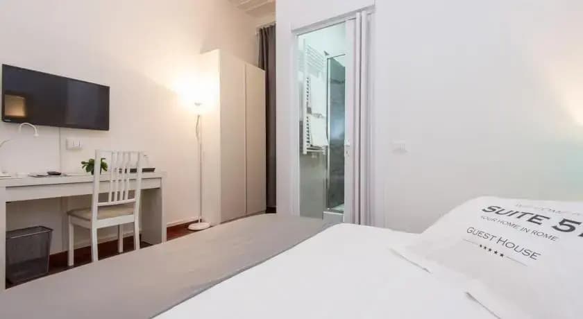 YHR Suite 51 - photo 6