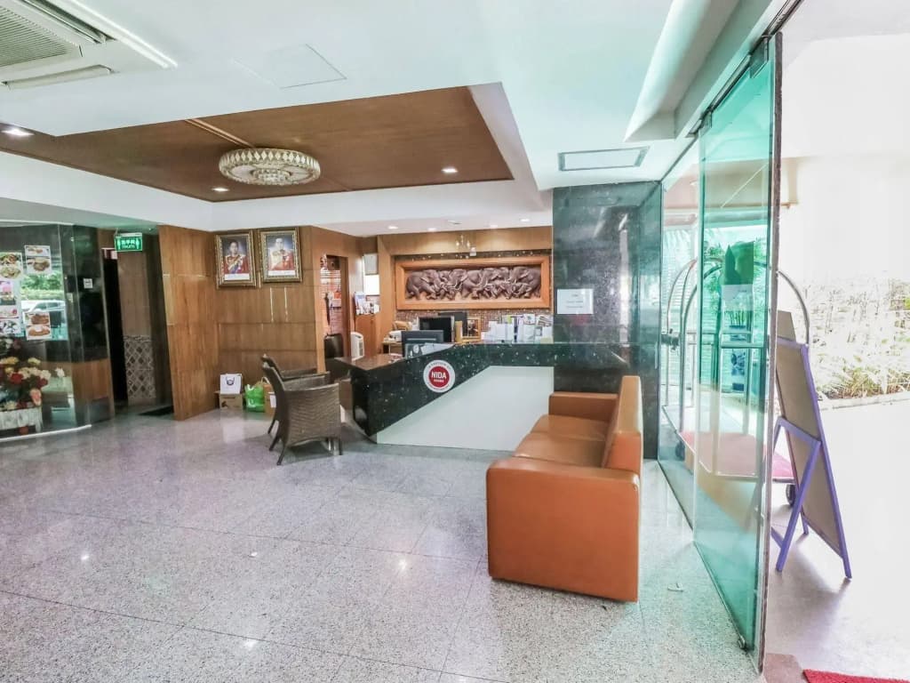 L-Seven Hotel - photo 2