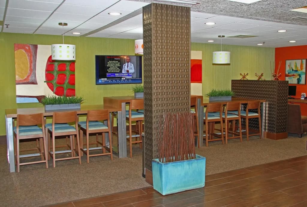 Best Western Plus Universal Inn - photo 33