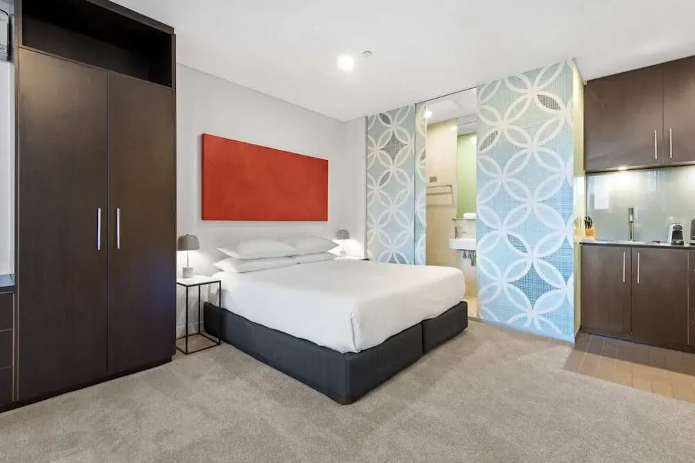 Charming 1-bed Central Studio Apartment - photo 2