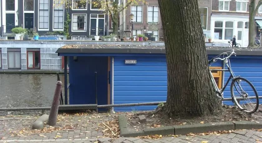 The Blue Houseboat - photo 12