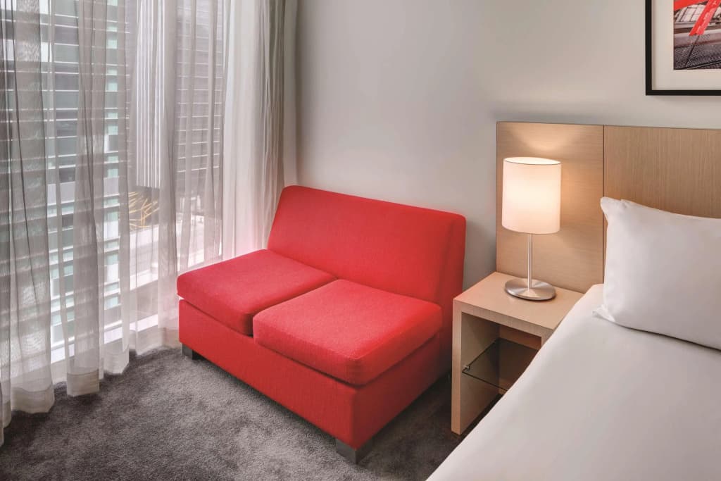 Travelodge Hotel Melbourne Docklands - photo 4