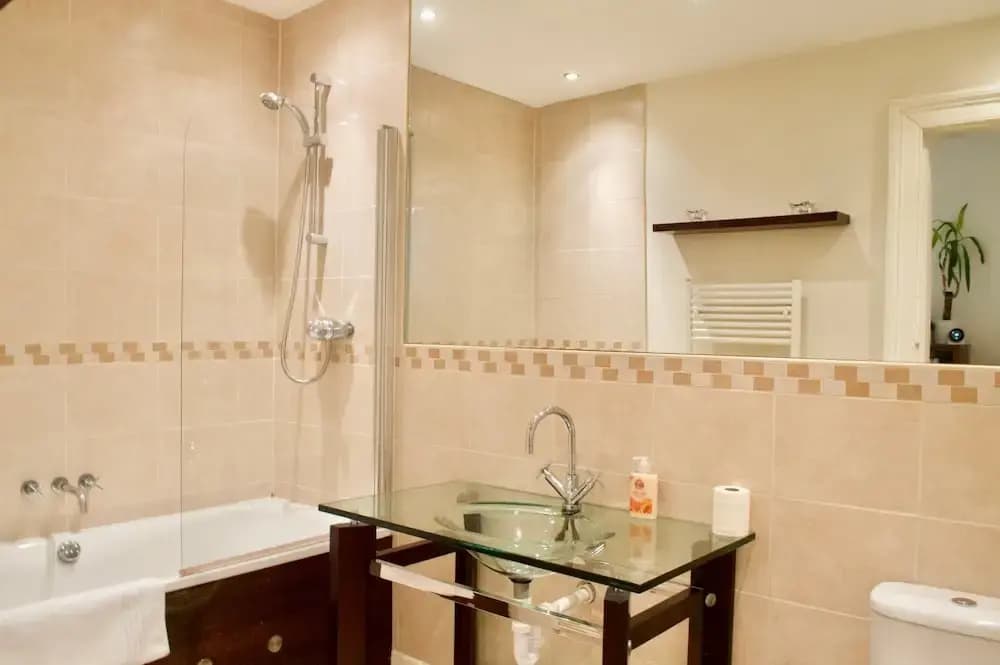 Spacious Flat in Central Stockbridge - photo 18