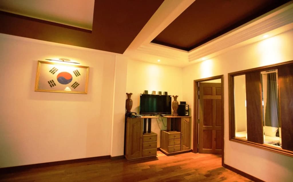 Koreana Hotel - photo 11
