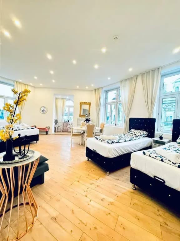 Spacious 3BR Near Kaufpark Alterlaa - photo 47