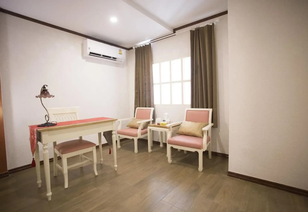 J&Y Hotel - photo 20