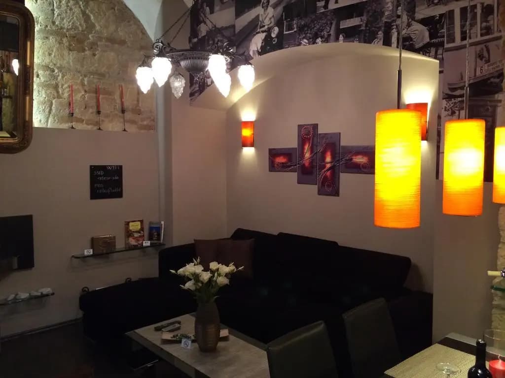 Serene City Centre Apartment Budapest - photo 14