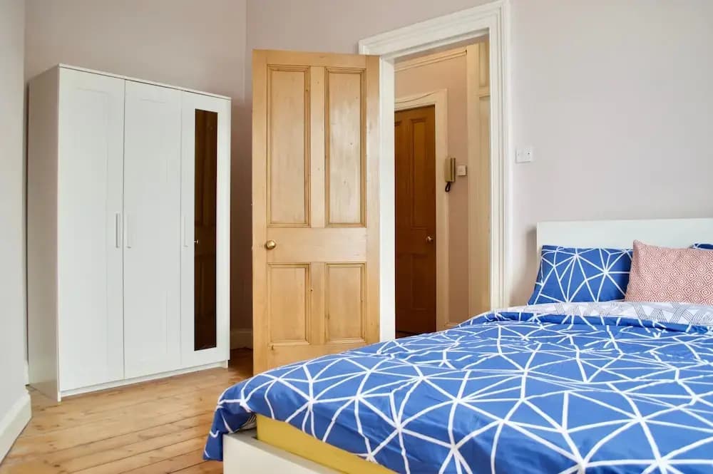 Bright And Spacious 1 Bedroom Flat - photo 3