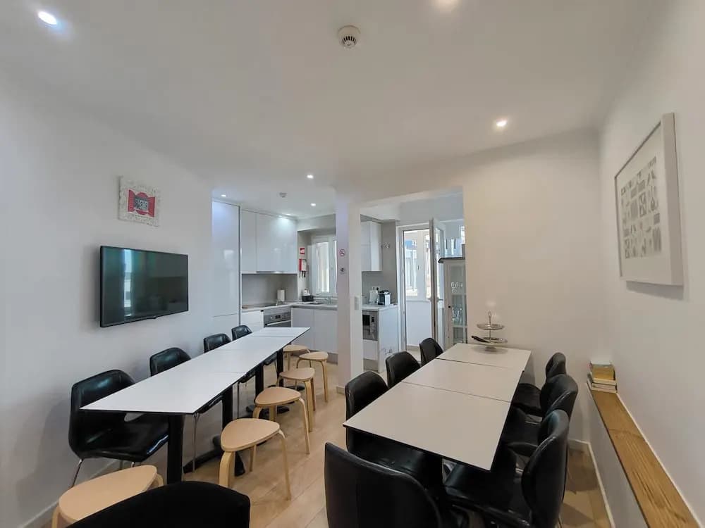 Lisbon Terrace Suites for Large Groups - photo 12