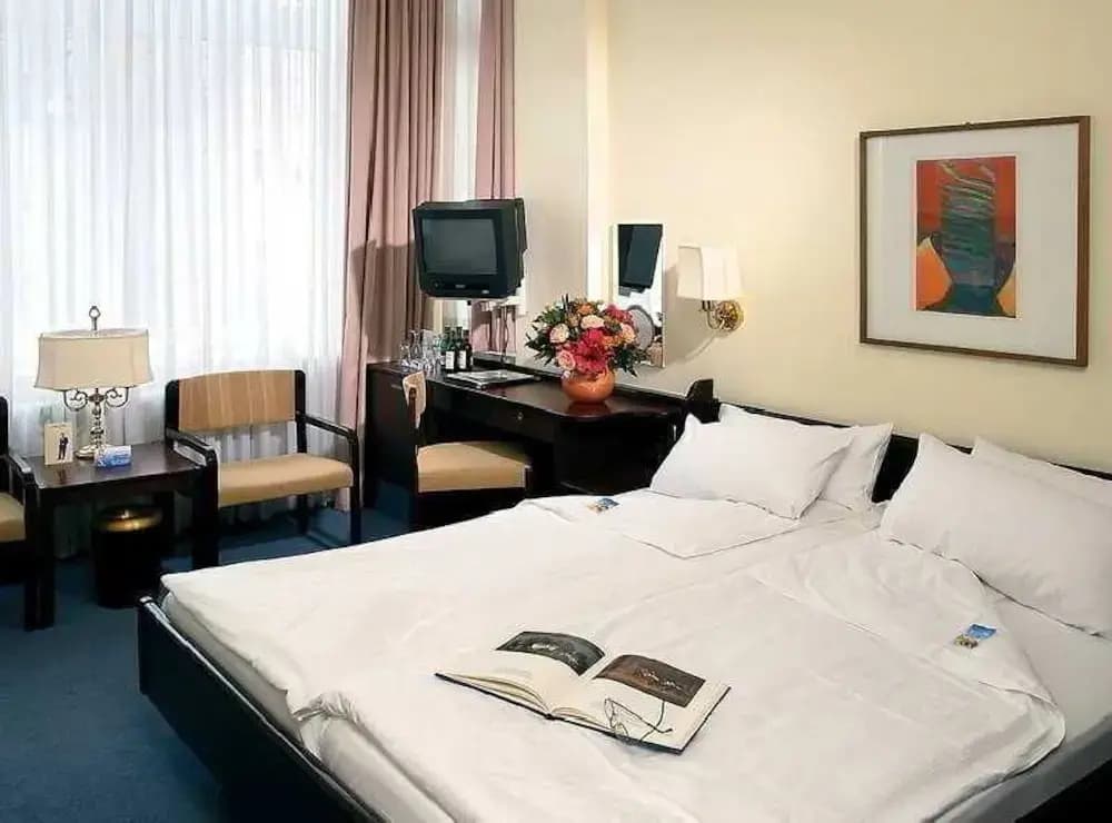 City Partner Hotel Astoria - photo 2