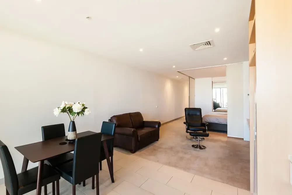 MILES, 1BDR Melbourne Apartment - photo 10