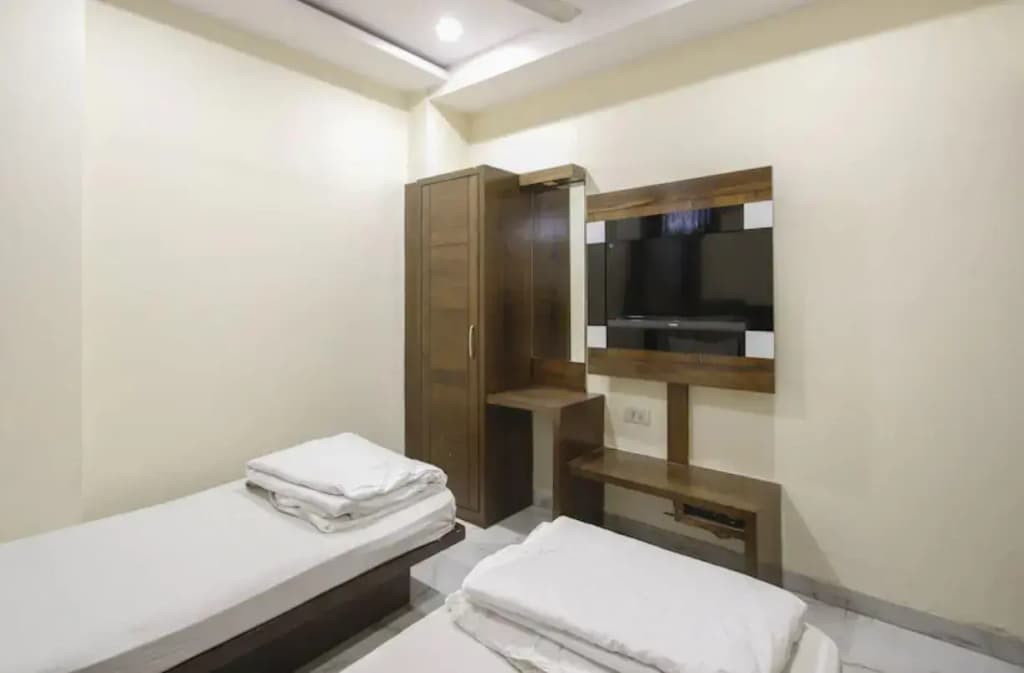 Hotel Saffron Inn - photo 19