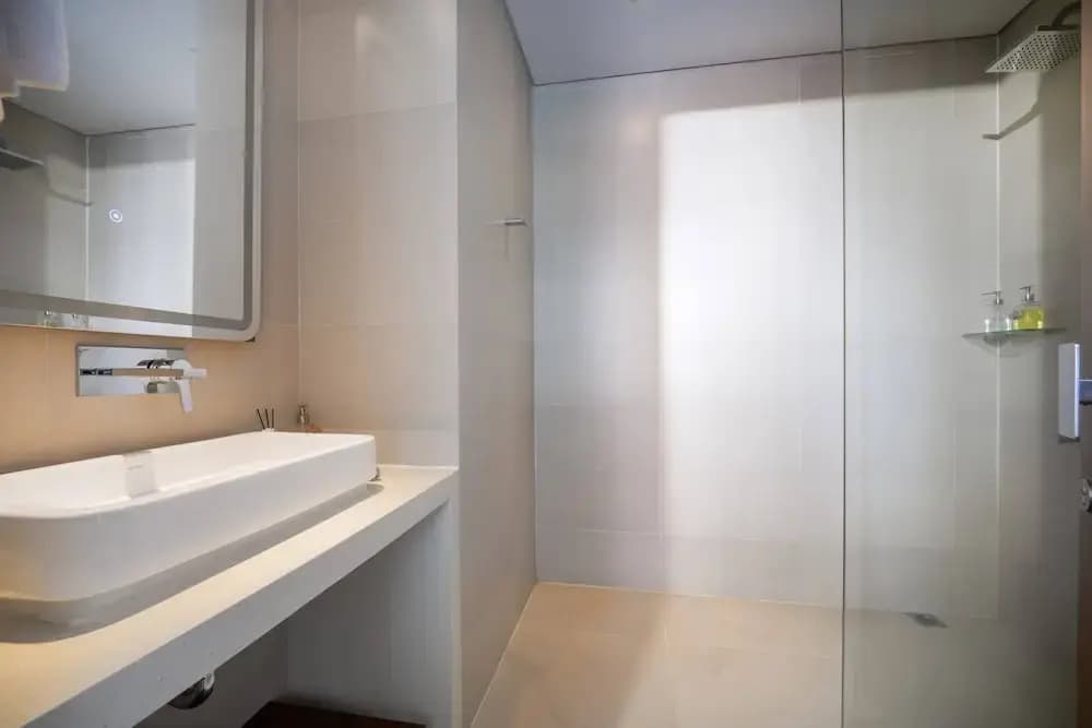 Exclusive 120sqm 2bdr Corner Suite Rooftop Pool - photo 8