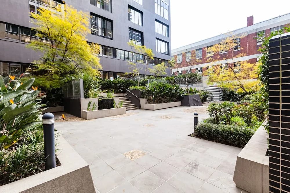 WESLEY, 2BDR Carlton Apartment - photo 2
