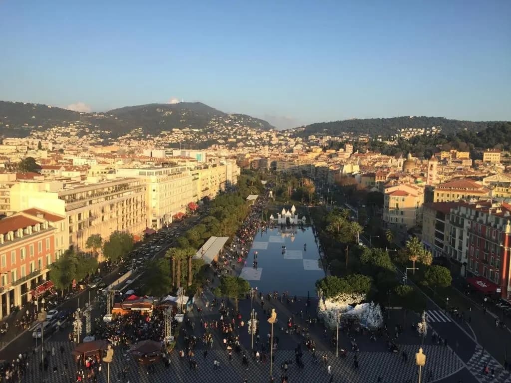2 Bedrooms Appartement In Central Location on the famous Place Massena Nice - photo 4