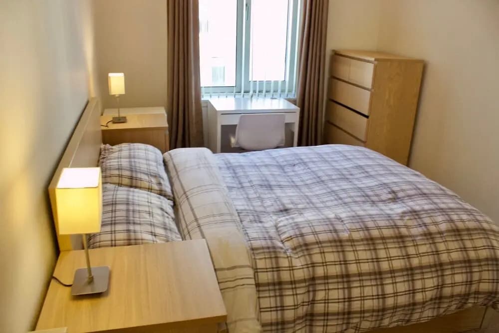 2 Bedroom Flat In Leafy Morningside - photo 3