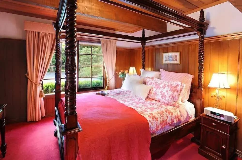 Mary Card's Coach House - photo 3