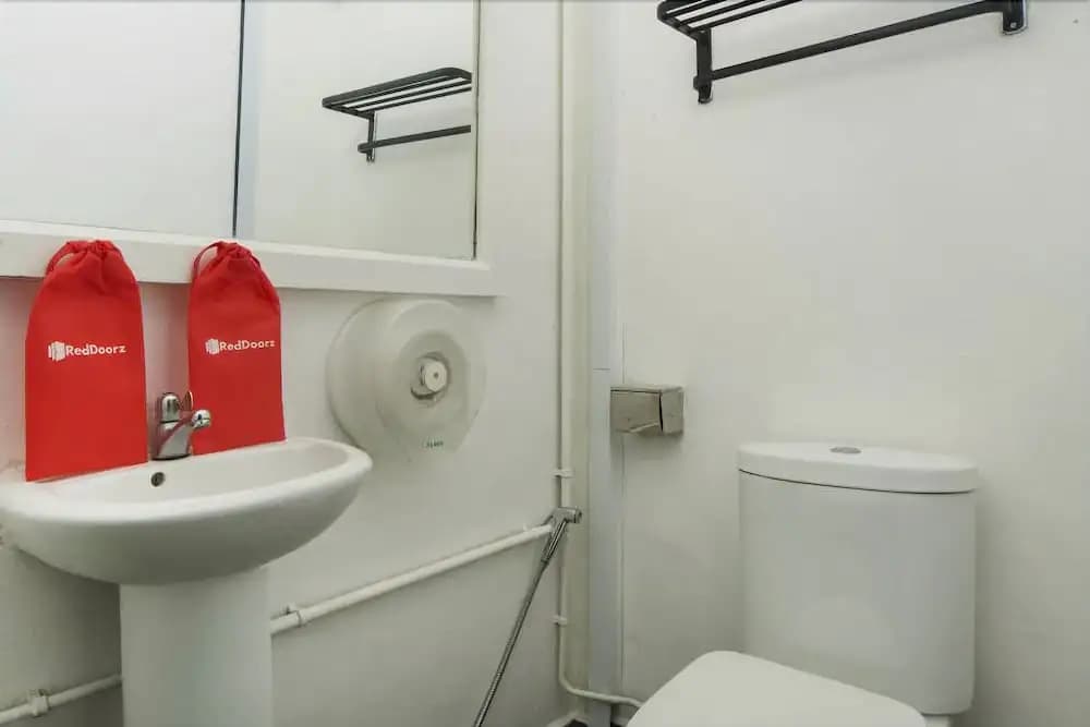 RedDoorz Hostel @ Bugis - photo 9