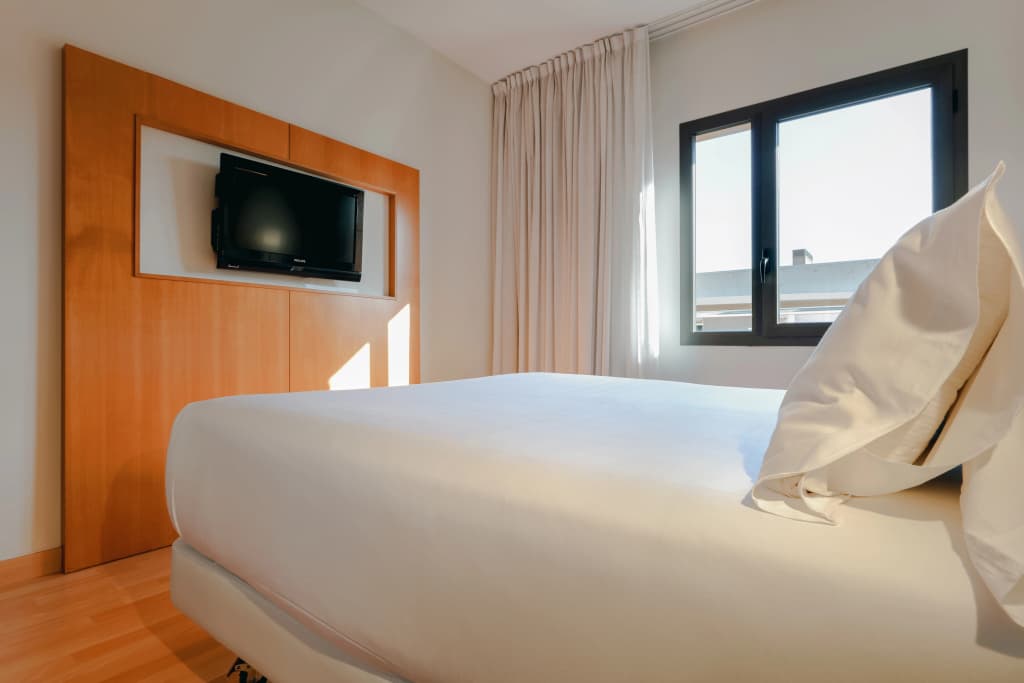 Catalonia Barcelona Beach Hotel - photo 5