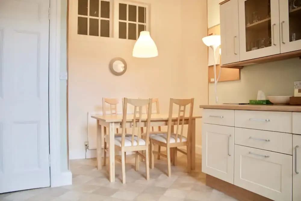 2 Bedroom Bruntsfield Apartment - photo 8