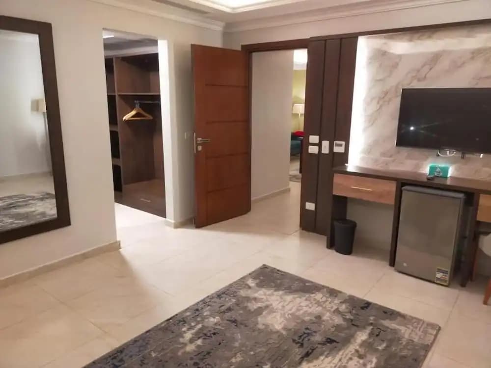 Grand Plaza Hotel - photo 2