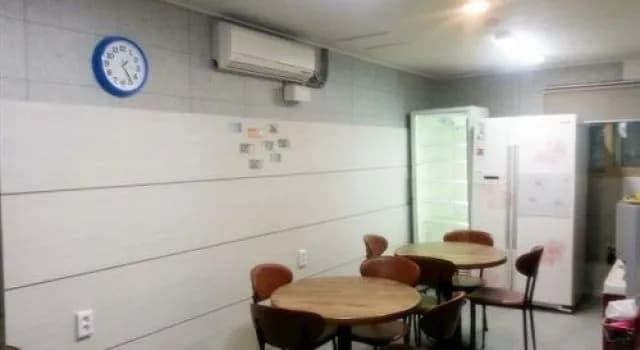 Running Man Hostel - photo 2