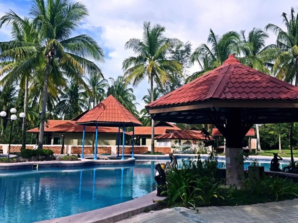 Western Beach Resort - photo 4