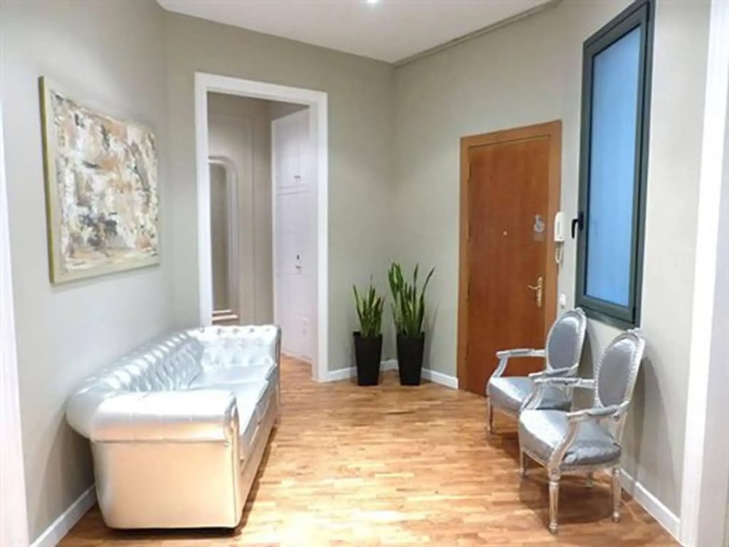 Super Balmes Guest House - photo 3