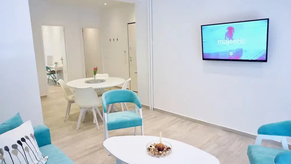 Minimal Fresh Design Apt in Athens - photo 2