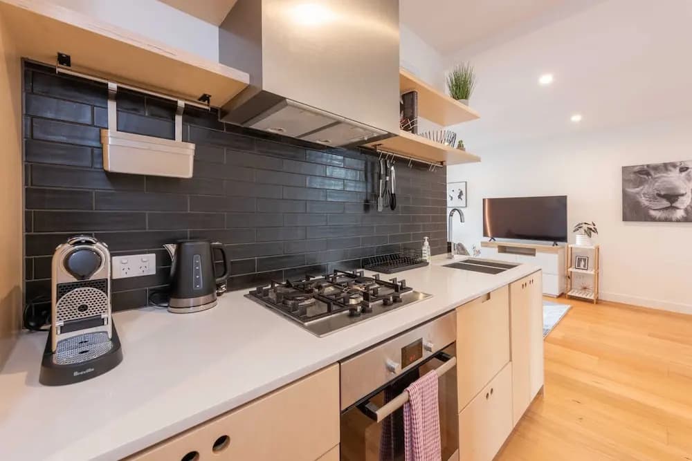 Modern 1 Bedroom Apartment in Brunswick East Near CBD - photo 9