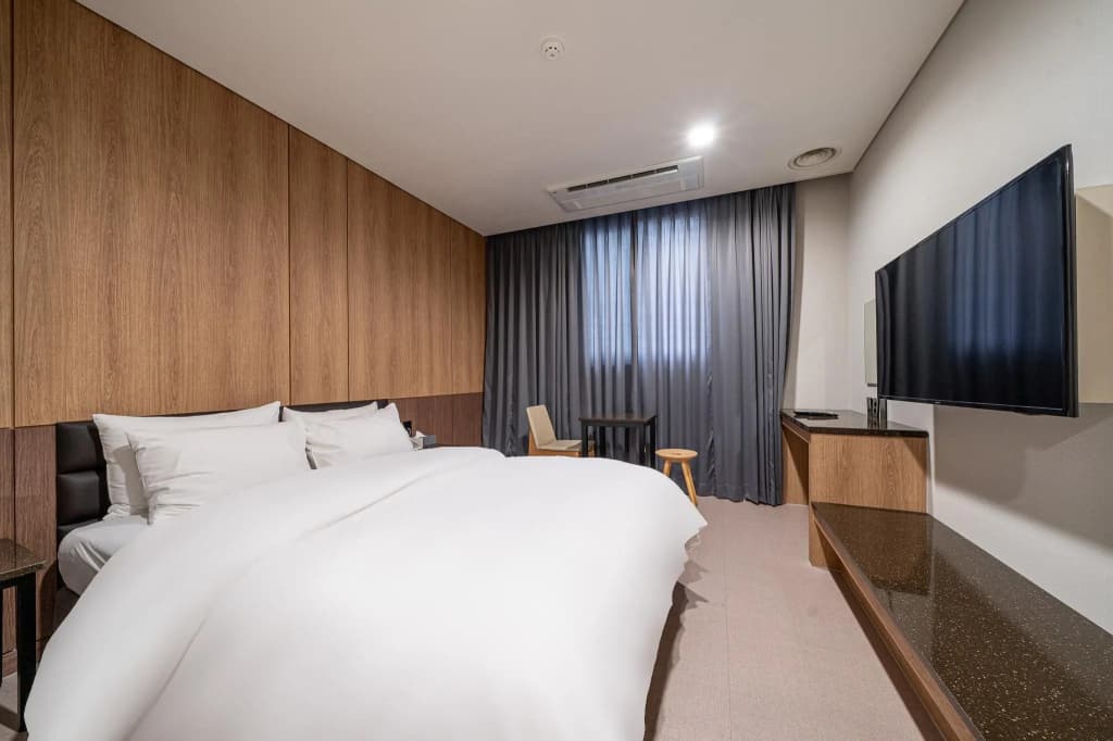 Bricks Hotel - photo 6