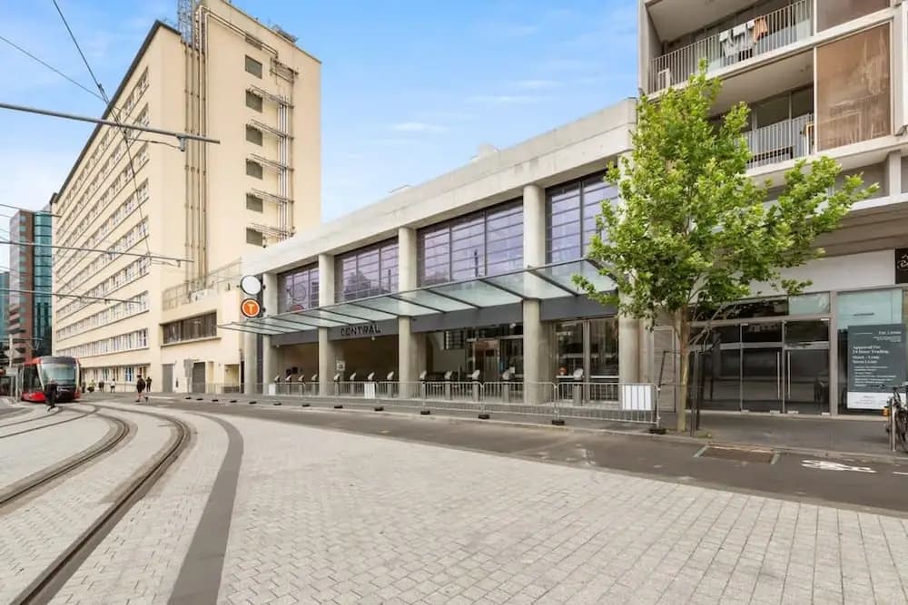 Central Modern 1 Bedroom With Air-con Balcony - photo 1