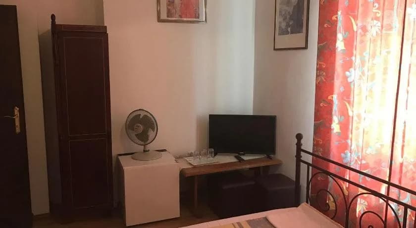 Kis Gellert Guesthouse - photo 6