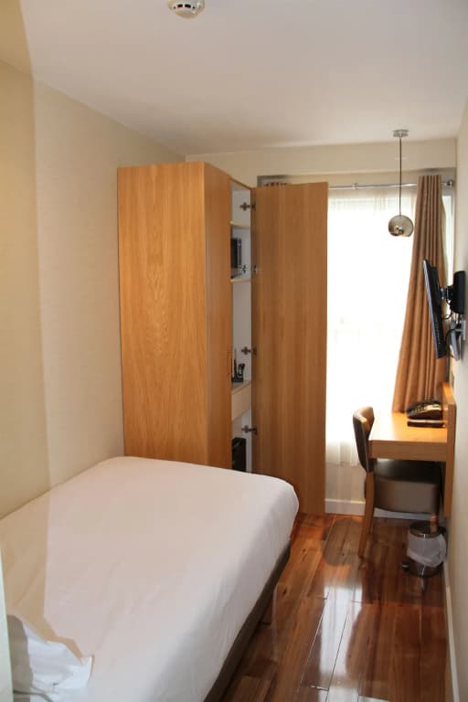 The Jade Hotel - photo 8