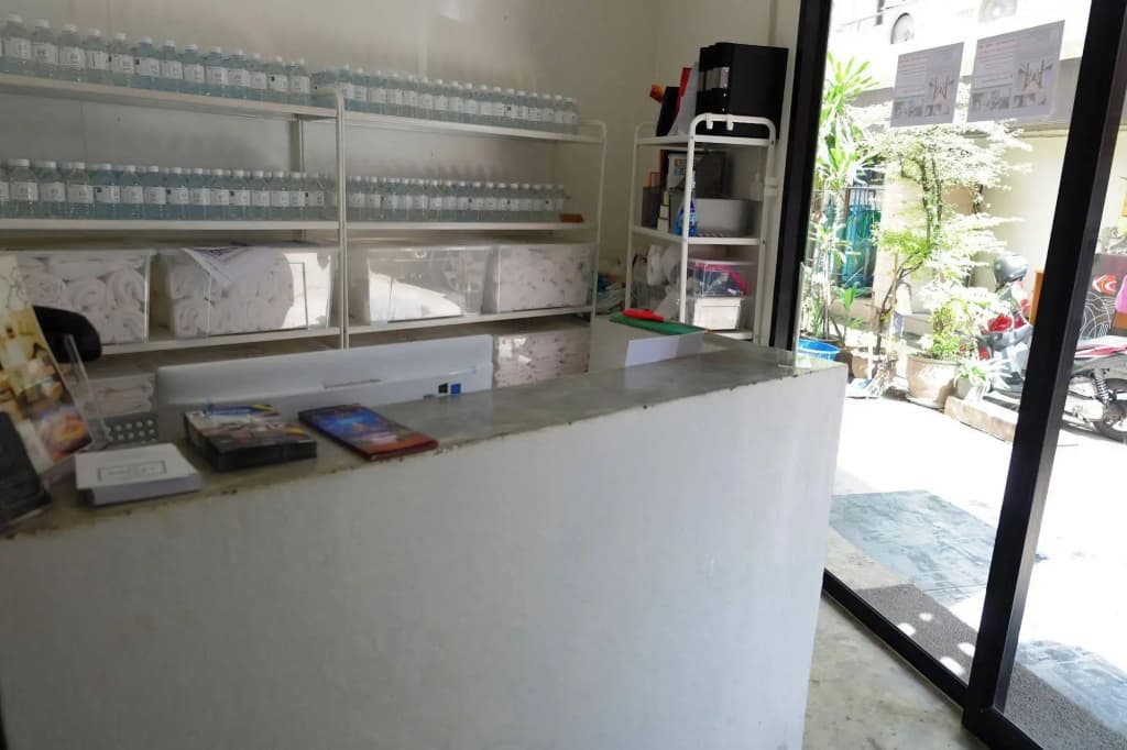 Seek Sleep Hostel - photo 13