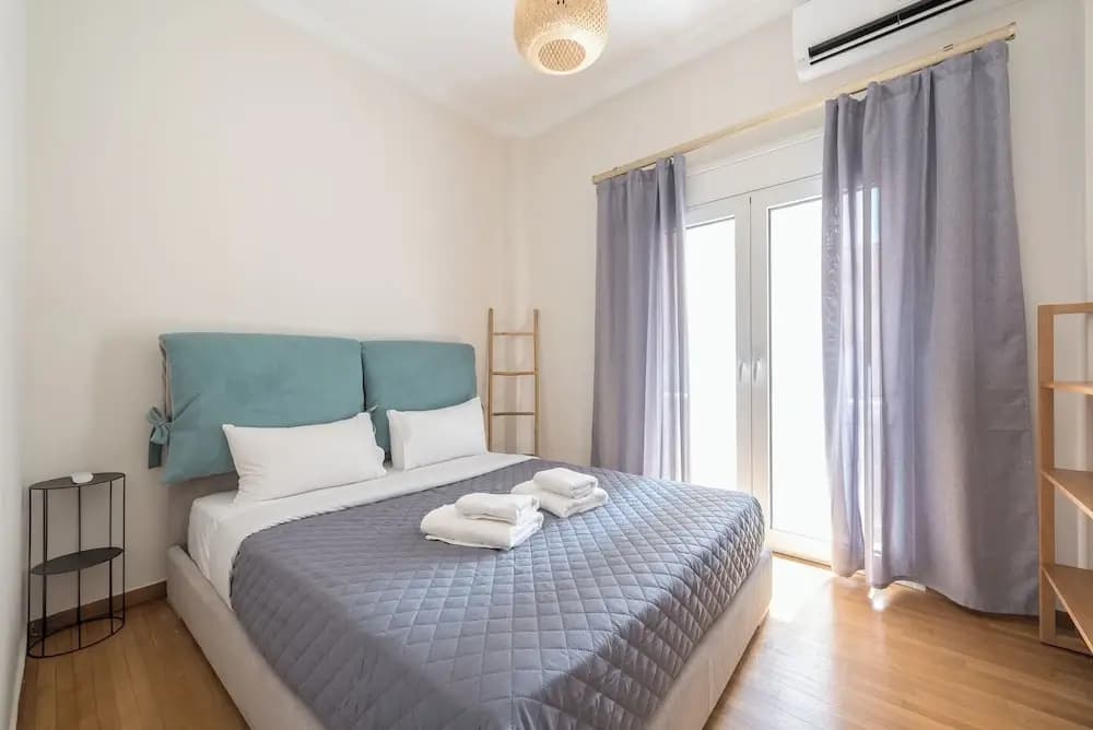 Stylish 2 Bd Urban Retreat Near Panormou - photo 5