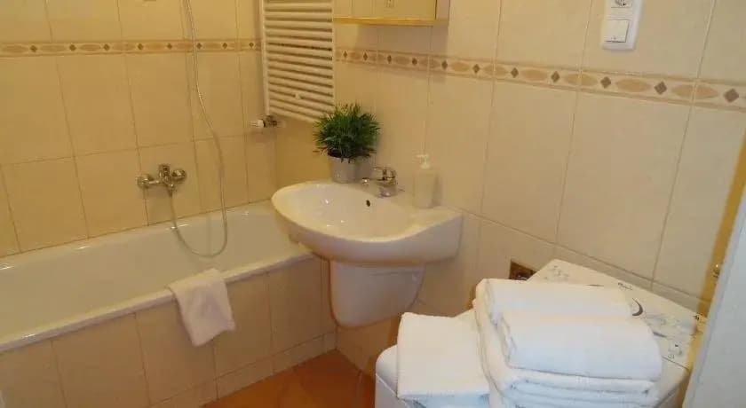 InnerCity Apartments - photo 9