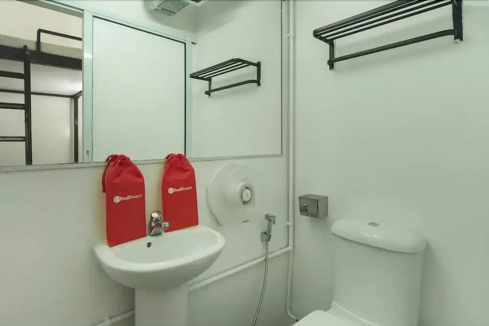 RedDoorz Hostel @ Bugis - photo 8