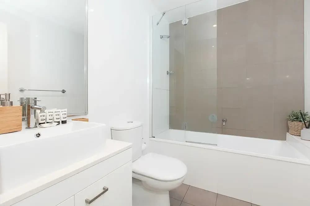 Redfern One Bedroom Apartment with Views - photo 6
