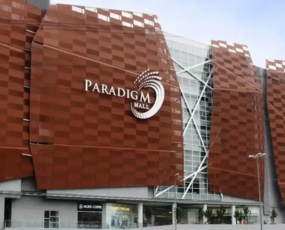 Deluxe2 Paradigm Mall - main photo