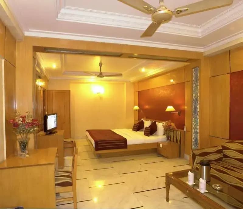 Hotel Singh International - photo 23