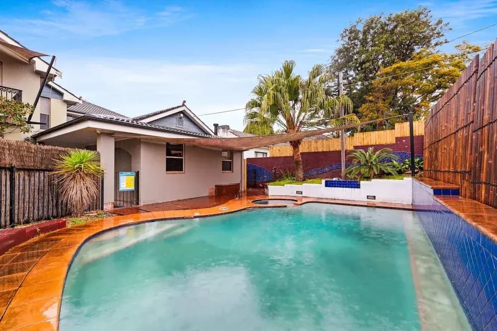 Modern 3-bed With Pool & Water Views by Beach - photo 13