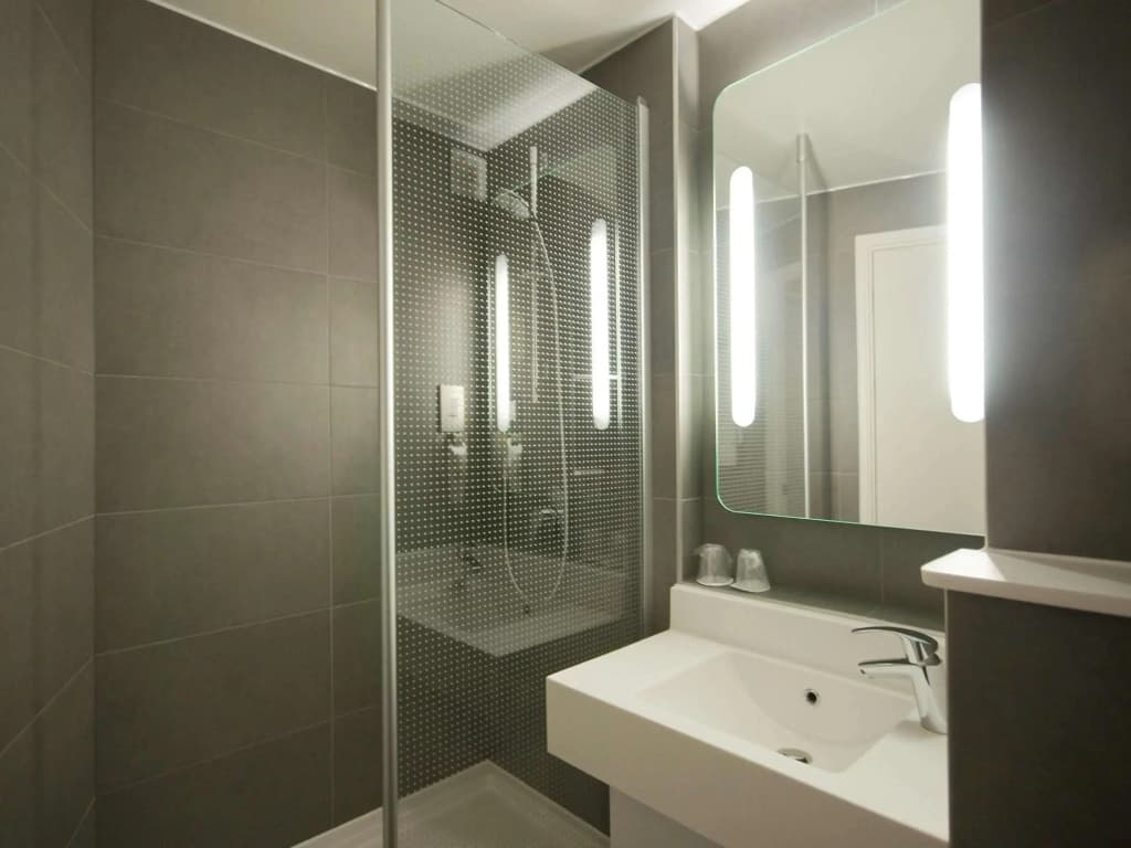 ibis London Heathrow Airport - photo 25