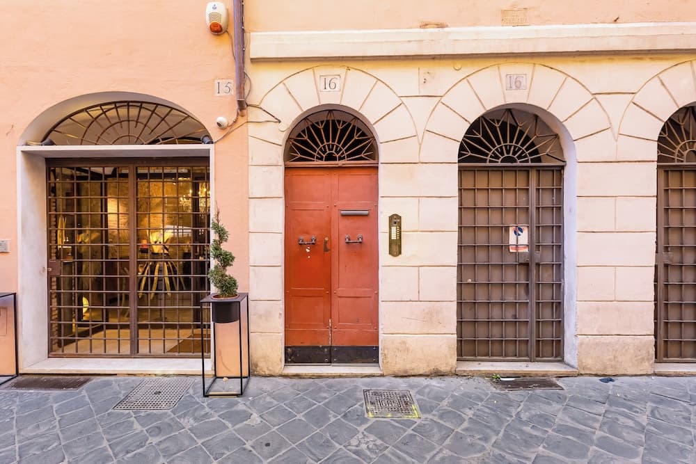 Spanish Steps Spacious Apartment - photo 24