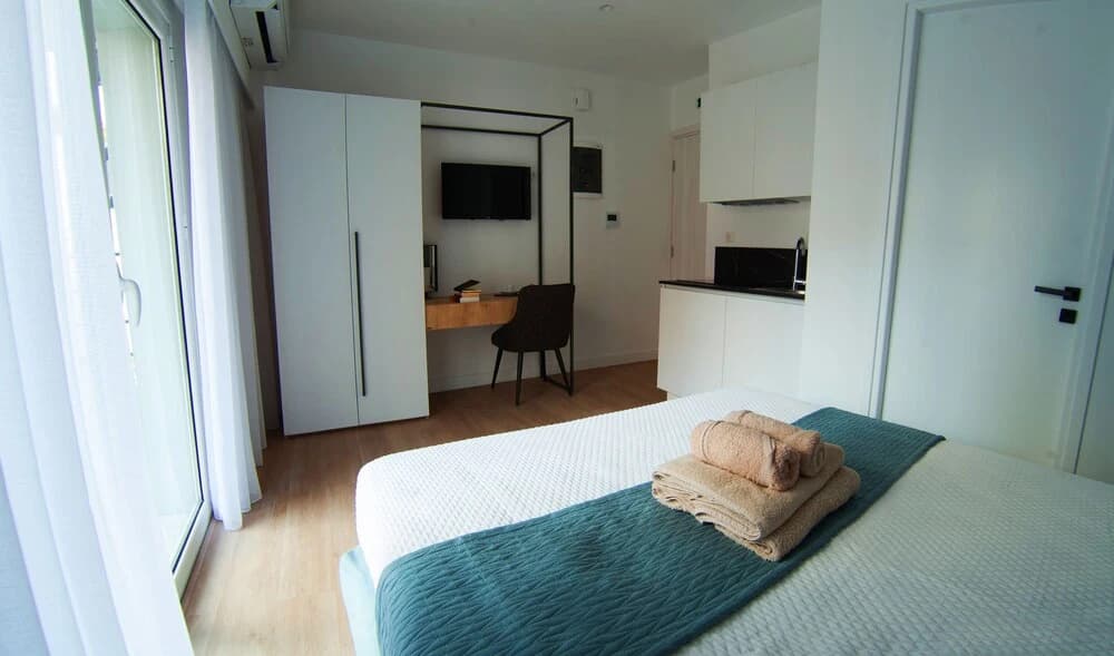 Phaedrus Living Modern Kriel Suites 003 - photo 5