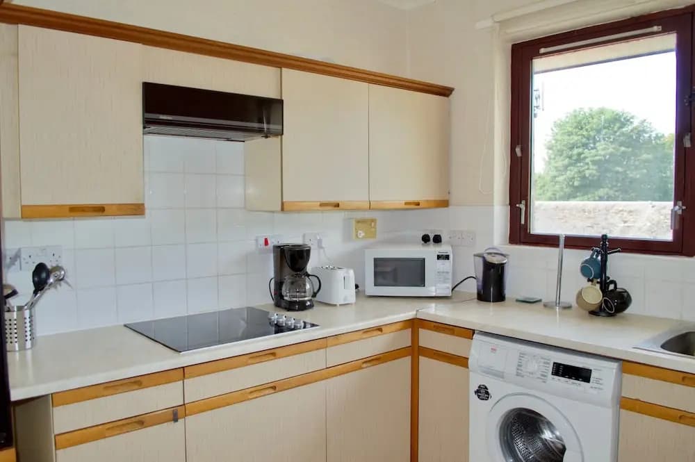 2 Bedroom Edinburgh Flat With Castle Views - photo 8