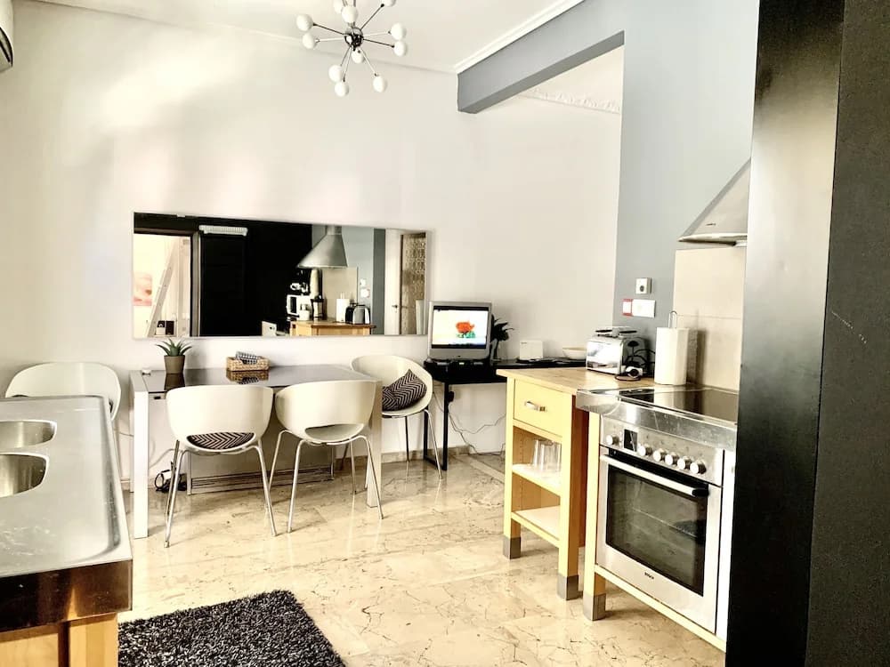Impeccable 3-bed Apartment in Athens - photo 15