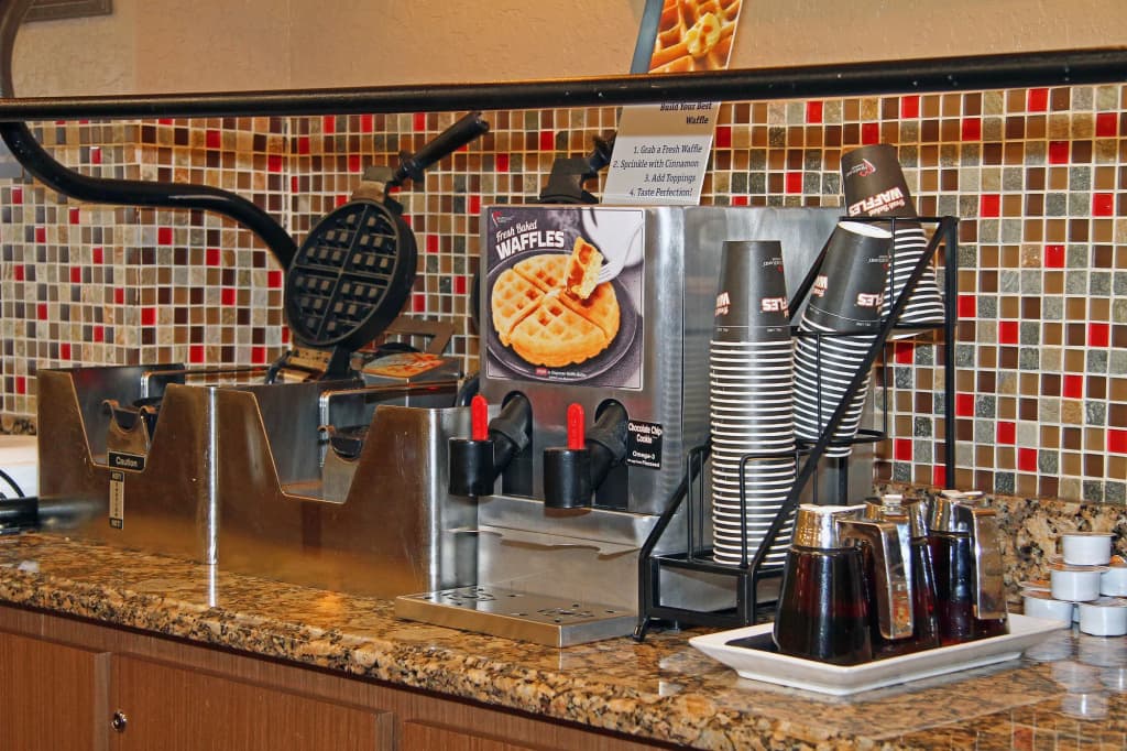 Best Western Plus Universal Inn - photo 28