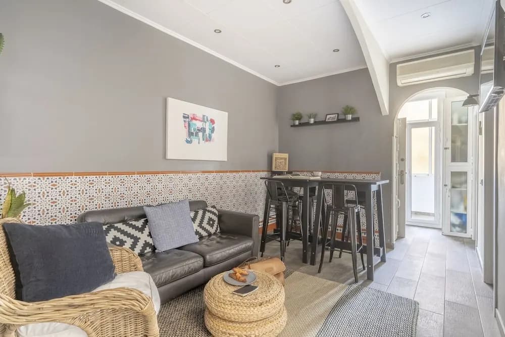 Lovely and Central 4 BR Apartment - photo 12