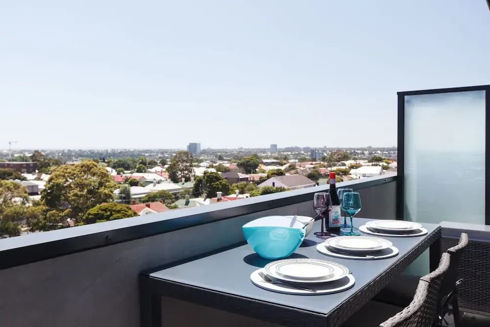Spacious Urban Oasis in Central Location - photo 13